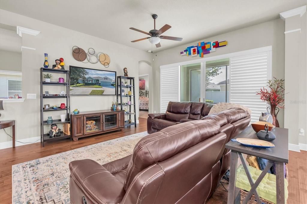 Activo con contrato: $499,000 (3 camas, 2 baños, 1901 Pies cuadrados)