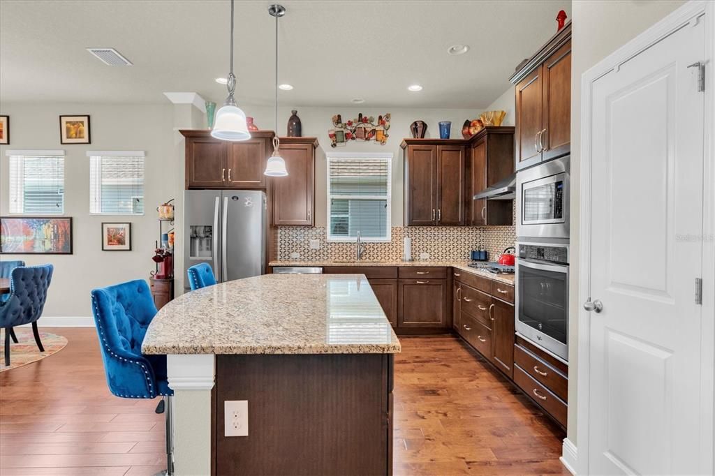 Activo con contrato: $499,000 (3 camas, 2 baños, 1901 Pies cuadrados)