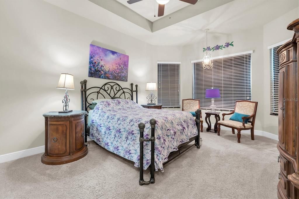 Activo con contrato: $499,000 (3 camas, 2 baños, 1901 Pies cuadrados)