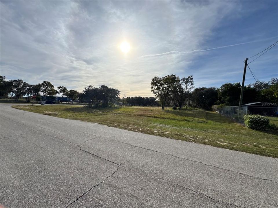 На продажу: $125,000 (0.99 acres)