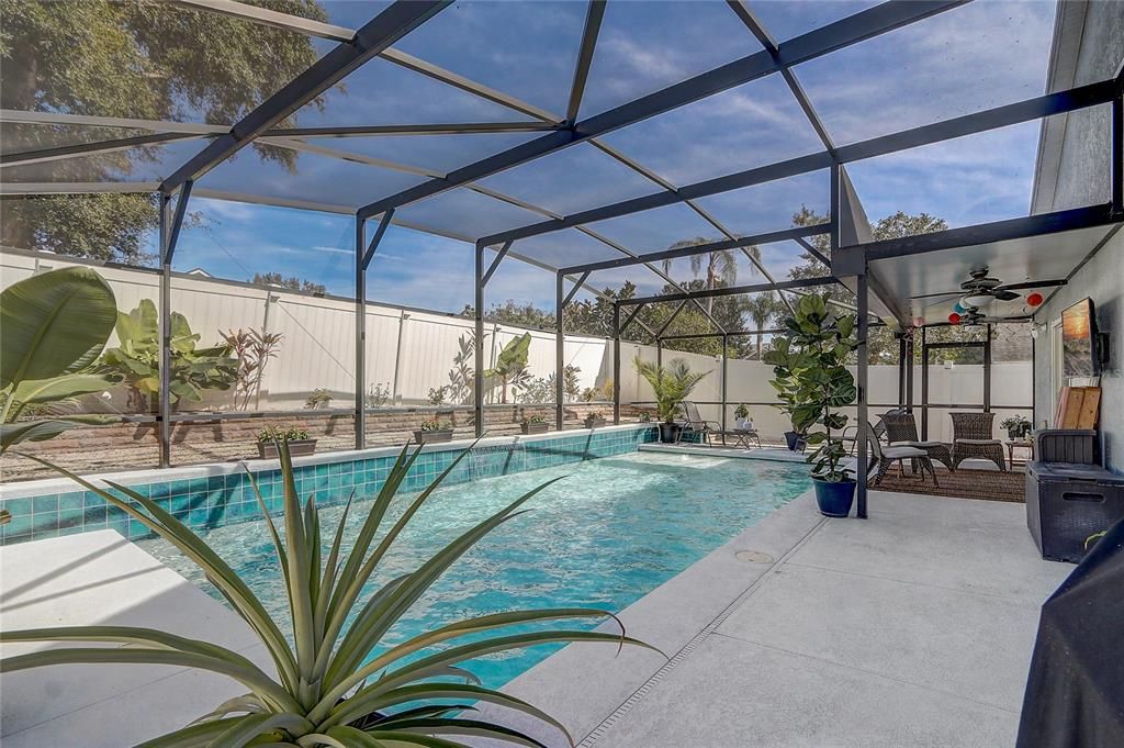 Под контрактом: $455,000 (4 спален, 2 ванн, 1895 Квадратных фут)