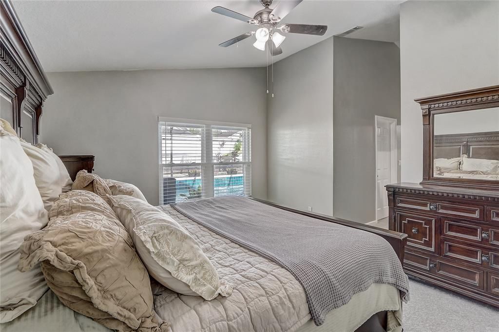 Под контрактом: $455,000 (4 спален, 2 ванн, 1895 Квадратных фут)