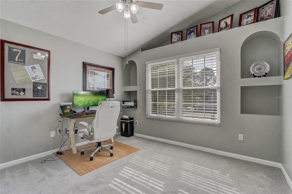 Под контрактом: $455,000 (4 спален, 2 ванн, 1895 Квадратных фут)