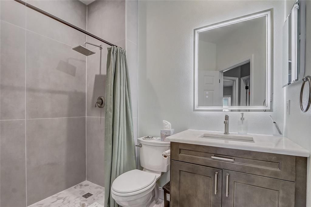 Под контрактом: $455,000 (4 спален, 2 ванн, 1895 Квадратных фут)