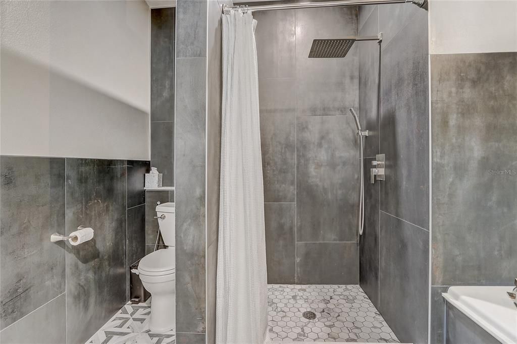 Под контрактом: $455,000 (4 спален, 2 ванн, 1895 Квадратных фут)