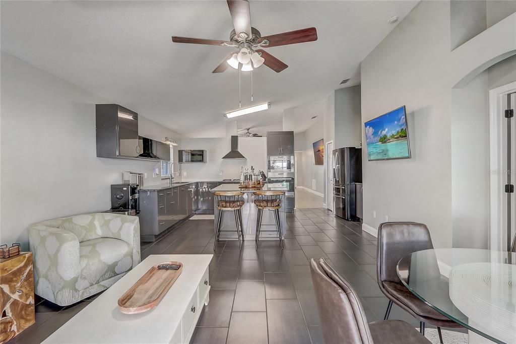 Под контрактом: $455,000 (4 спален, 2 ванн, 1895 Квадратных фут)