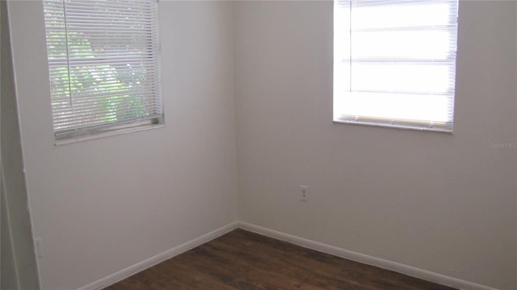 出租: $1,300 (2 贝兹, 1 浴室, 567 平方英尺)