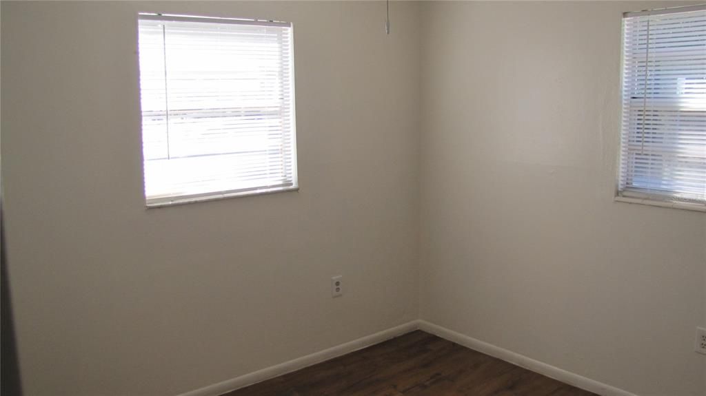 出租: $1,300 (2 贝兹, 1 浴室, 567 平方英尺)