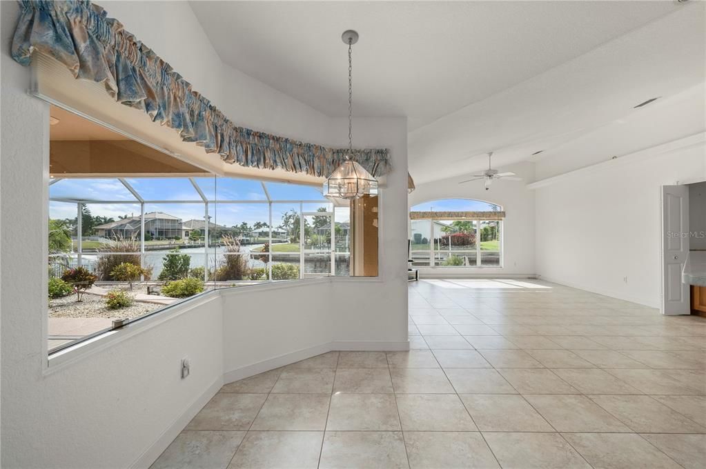 Activo con contrato: $479,000 (3 camas, 2 baños, 2401 Pies cuadrados)