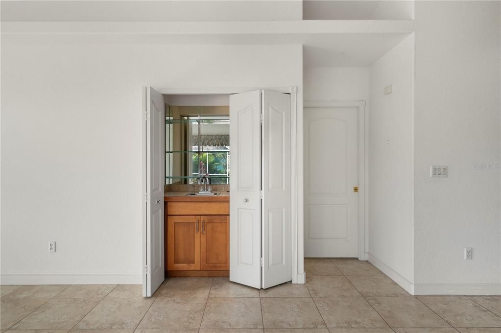 Activo con contrato: $479,000 (3 camas, 2 baños, 2401 Pies cuadrados)