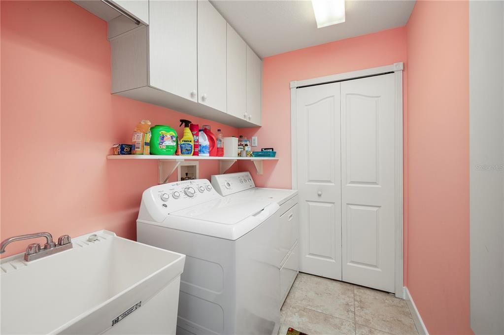 Activo con contrato: $479,000 (3 camas, 2 baños, 2401 Pies cuadrados)