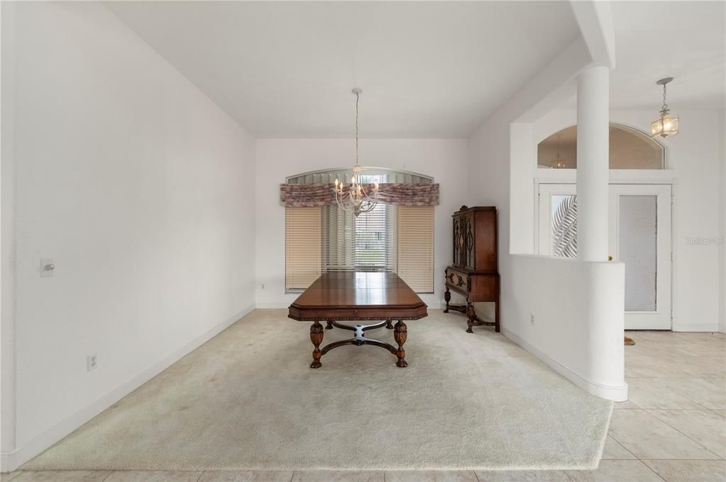 Activo con contrato: $479,000 (3 camas, 2 baños, 2401 Pies cuadrados)