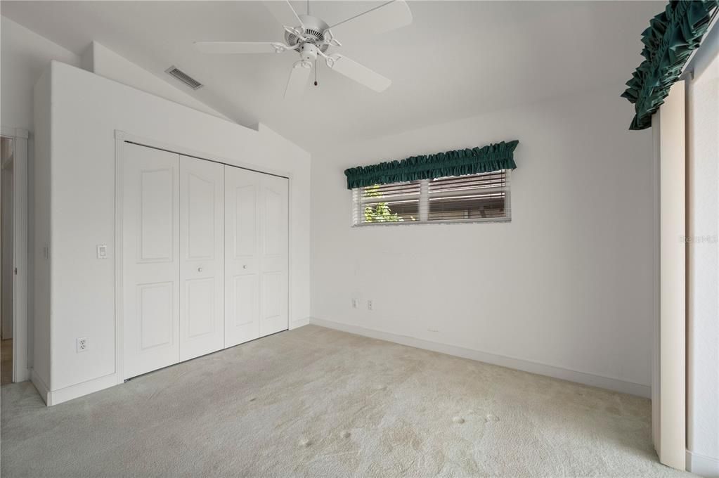 Activo con contrato: $479,000 (3 camas, 2 baños, 2401 Pies cuadrados)