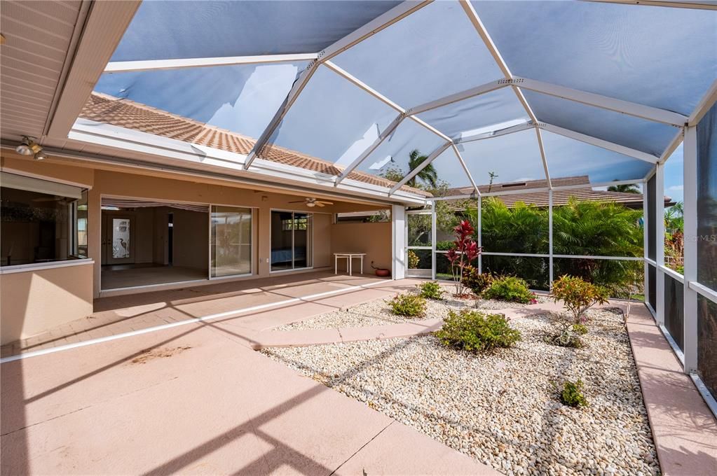 Activo con contrato: $479,000 (3 camas, 2 baños, 2401 Pies cuadrados)