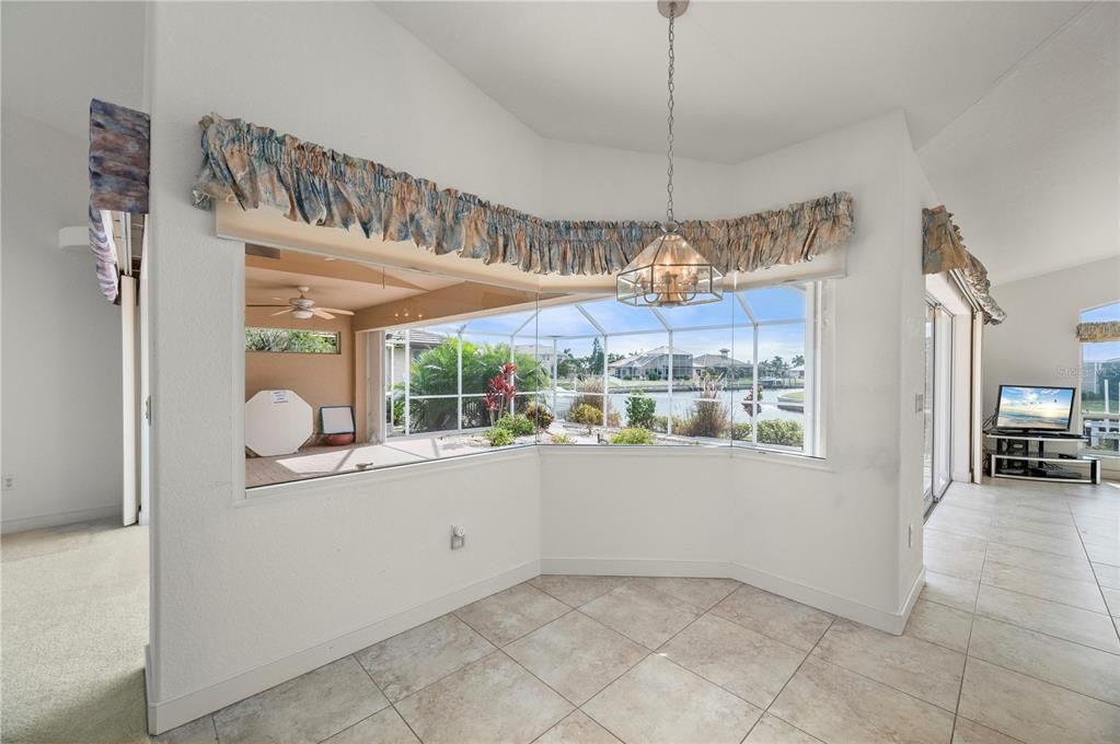 Activo con contrato: $479,000 (3 camas, 2 baños, 2401 Pies cuadrados)