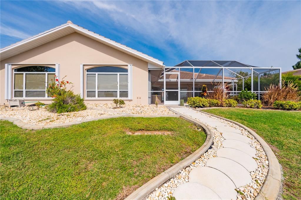 Activo con contrato: $479,000 (3 camas, 2 baños, 2401 Pies cuadrados)