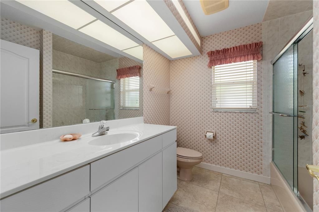 Activo con contrato: $479,000 (3 camas, 2 baños, 2401 Pies cuadrados)