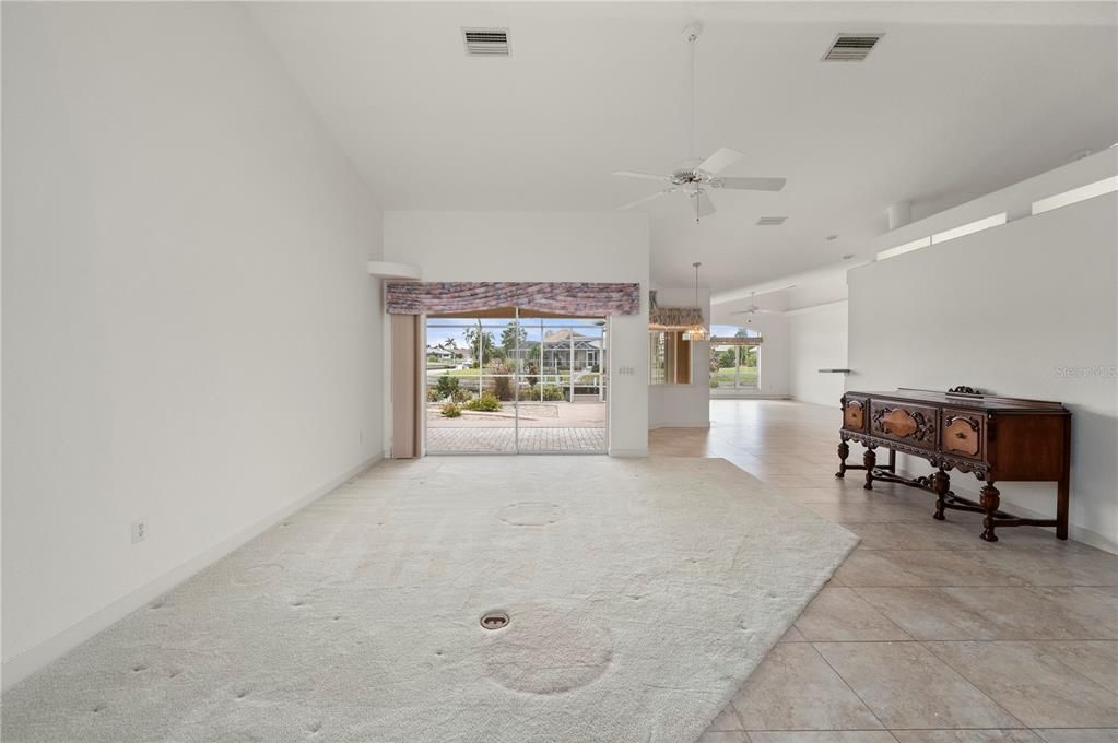 Activo con contrato: $479,000 (3 camas, 2 baños, 2401 Pies cuadrados)