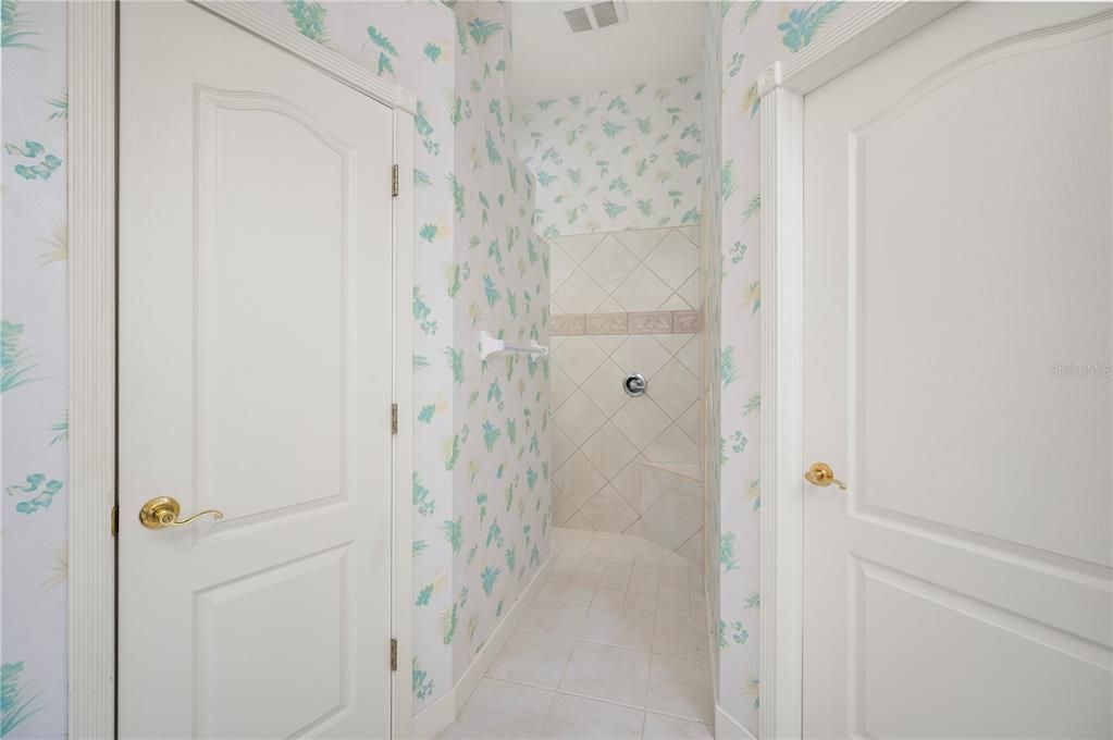 Activo con contrato: $479,000 (3 camas, 2 baños, 2401 Pies cuadrados)