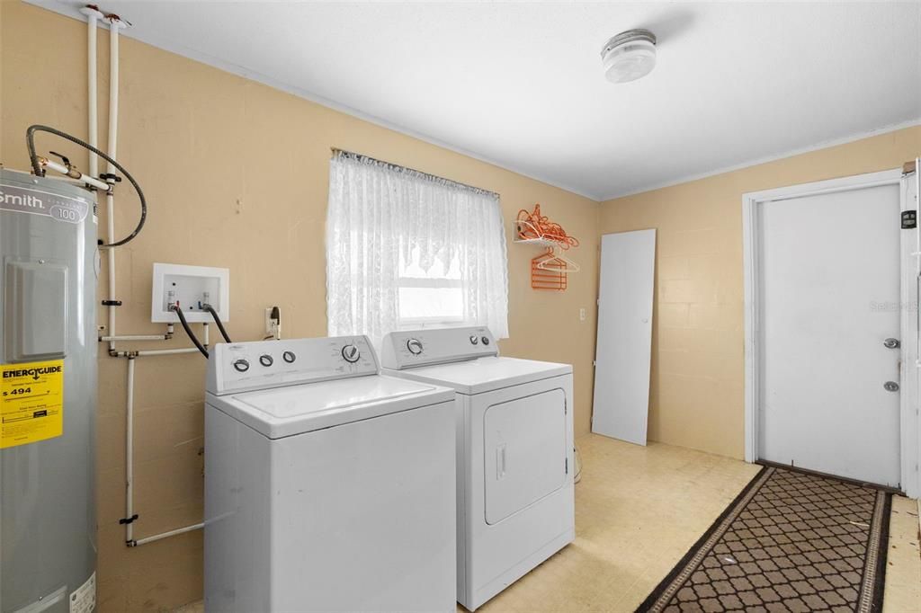 Active With Contract: $280,000 (3 beds, 2 baths, 1788 Square Feet)