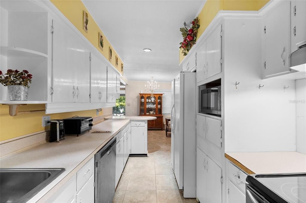 Active With Contract: $280,000 (3 beds, 2 baths, 1788 Square Feet)