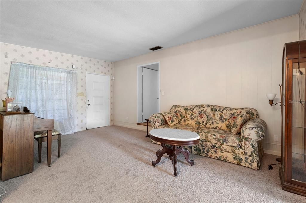 Active With Contract: $280,000 (3 beds, 2 baths, 1788 Square Feet)