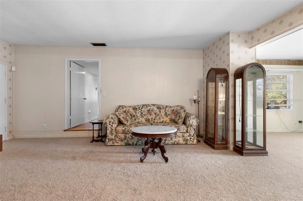 Active With Contract: $280,000 (3 beds, 2 baths, 1788 Square Feet)