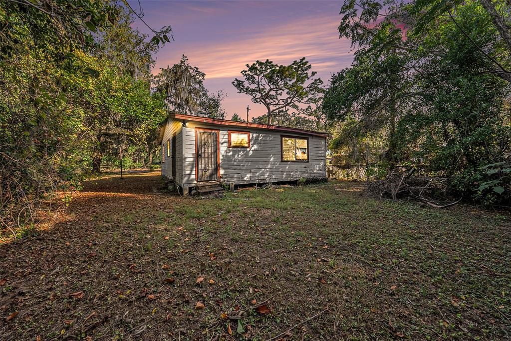 Active With Contract: $184,900 (2 beds, 1 baths, 952 Square Feet)