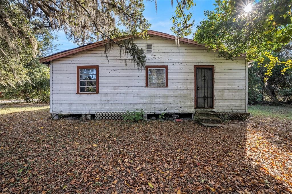 Active With Contract: $184,900 (2 beds, 1 baths, 952 Square Feet)