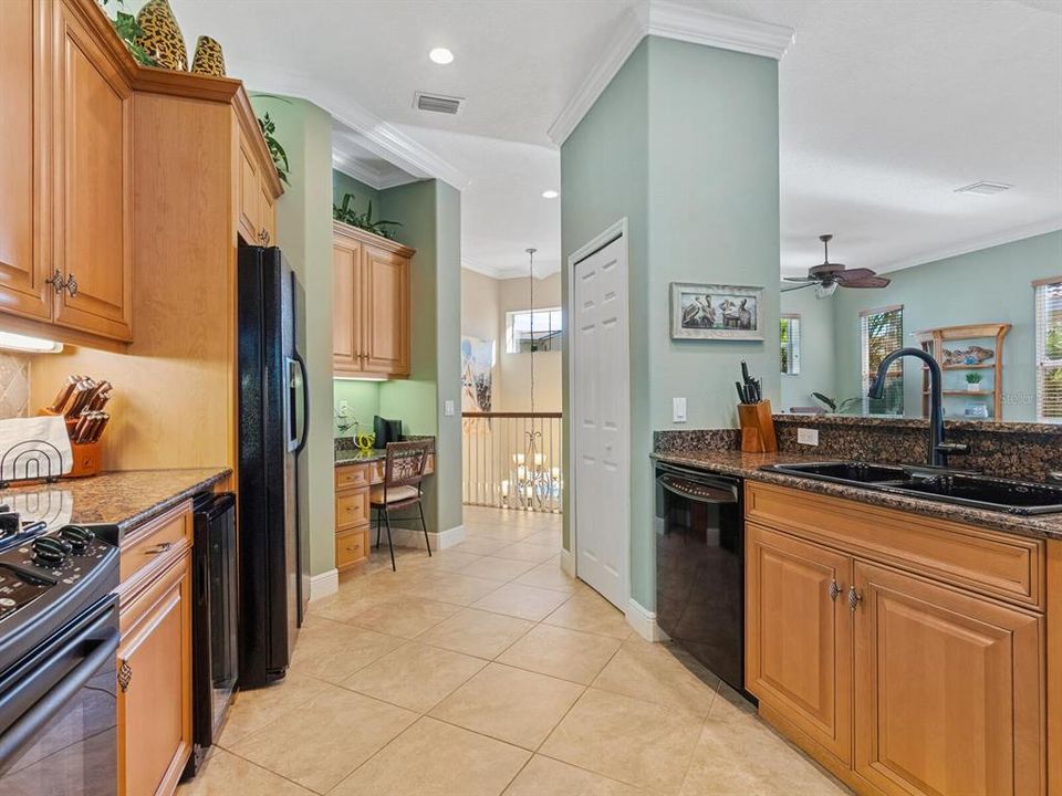 For Sale: $799,000 (3 beds, 2 baths, 2361 Square Feet)