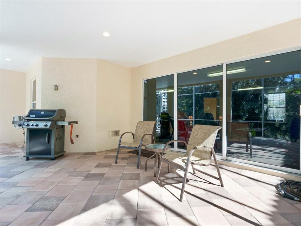 For Sale: $799,000 (3 beds, 2 baths, 2361 Square Feet)