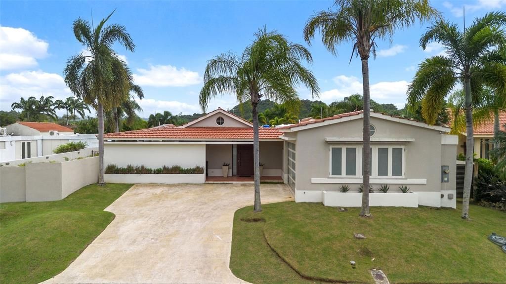 For Sale: $1,970,000 (4 beds, 3 baths, 4000 Square Feet)