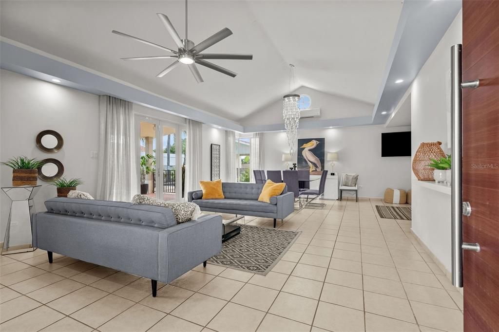 For Sale: $1,970,000 (4 beds, 3 baths, 4000 Square Feet)