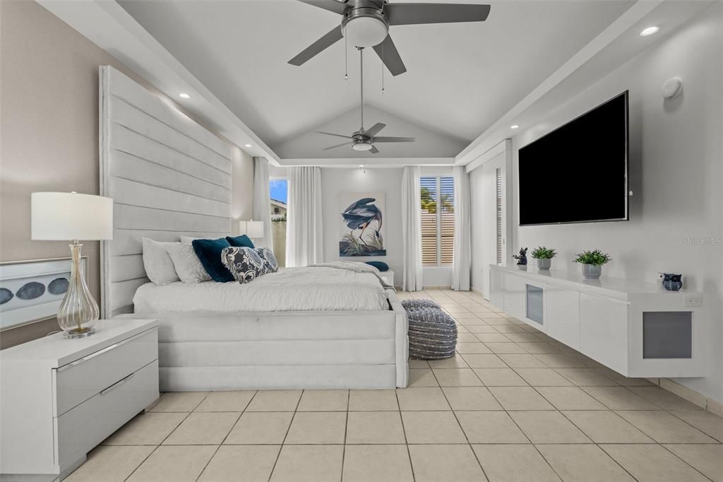 For Sale: $1,970,000 (4 beds, 3 baths, 4000 Square Feet)