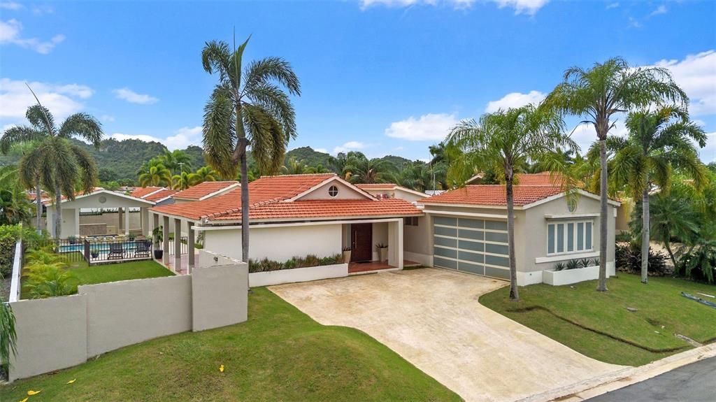 For Sale: $1,970,000 (4 beds, 3 baths, 4000 Square Feet)