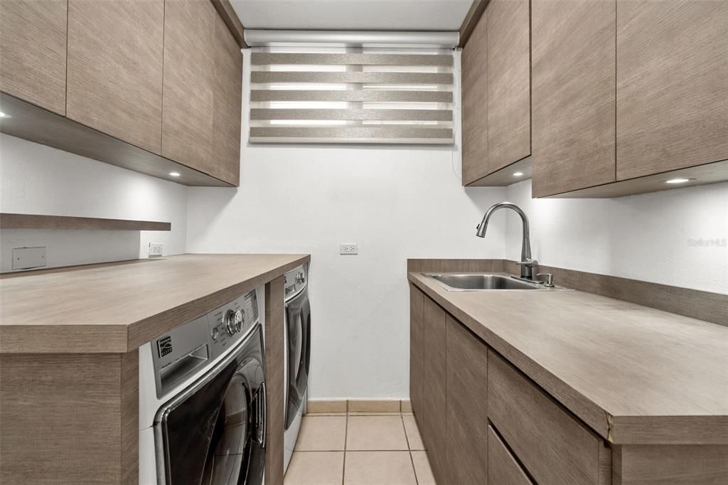 For Sale: $1,970,000 (4 beds, 3 baths, 4000 Square Feet)