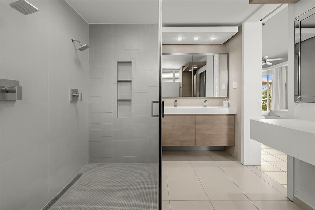 For Sale: $1,970,000 (4 beds, 3 baths, 4000 Square Feet)