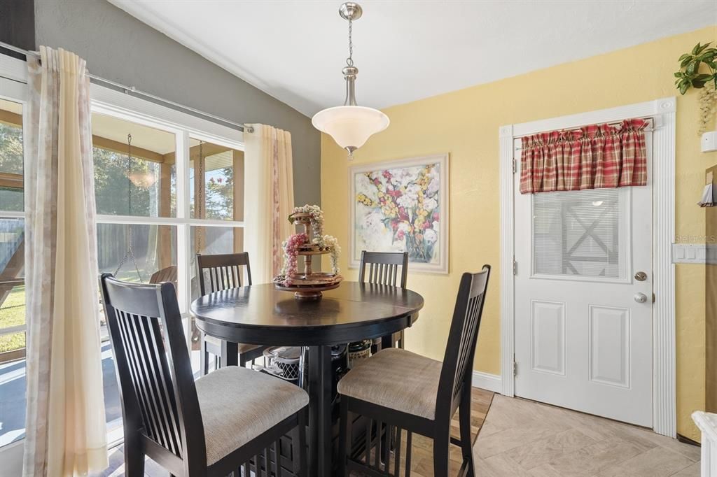 For Sale: $220,000 (2 beds, 1 baths, 751 Square Feet)