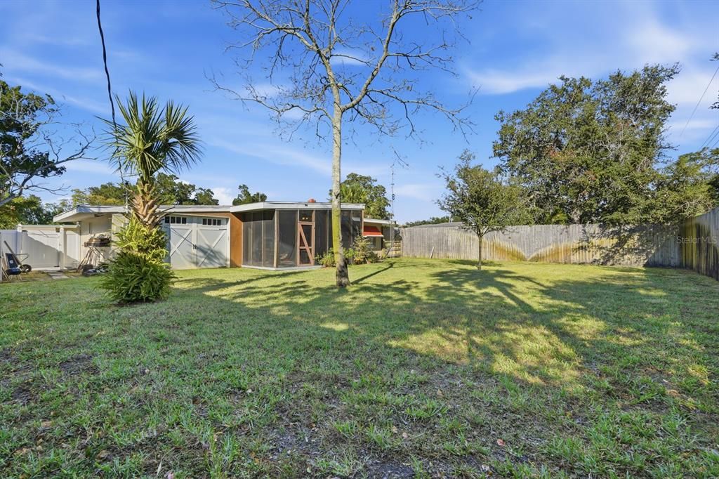 For Sale: $220,000 (2 beds, 1 baths, 751 Square Feet)