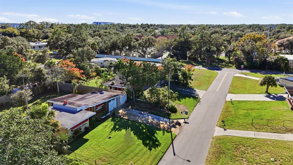 For Sale: $220,000 (2 beds, 1 baths, 751 Square Feet)