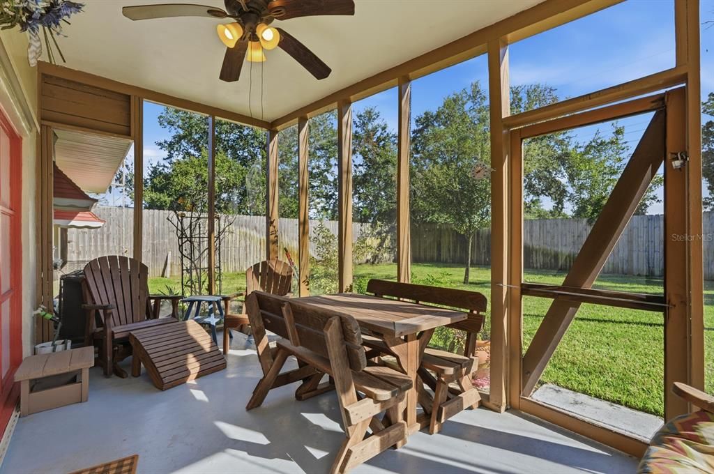 For Sale: $220,000 (2 beds, 1 baths, 751 Square Feet)