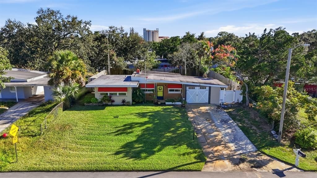 For Sale: $220,000 (2 beds, 1 baths, 751 Square Feet)