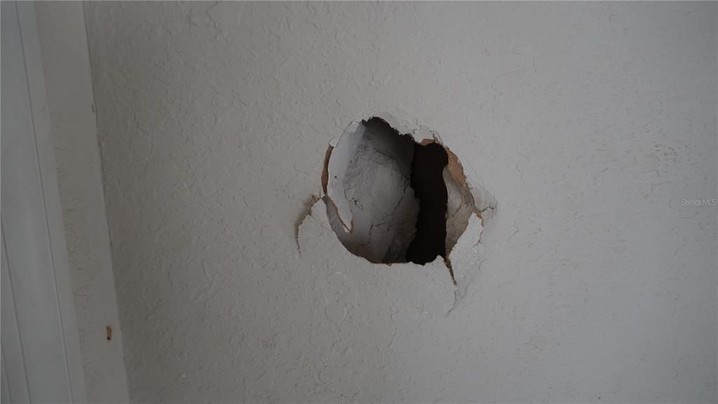 合同活跃: $225,000 (3 贝兹, 2 浴室, 1458 平方英尺)