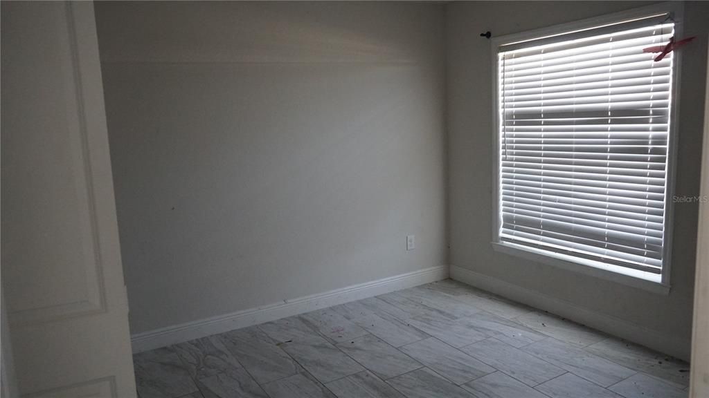 合同活跃: $225,000 (3 贝兹, 2 浴室, 1458 平方英尺)