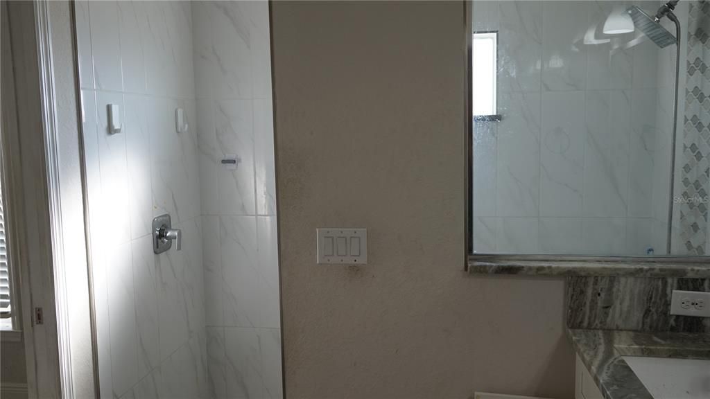 合同活跃: $225,000 (3 贝兹, 2 浴室, 1458 平方英尺)