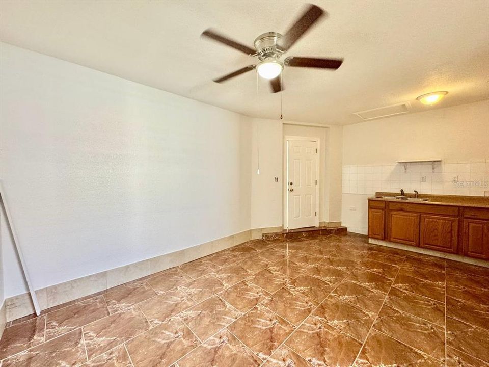 出租: $2,800 (4 贝兹, 3 浴室, 2395 平方英尺)