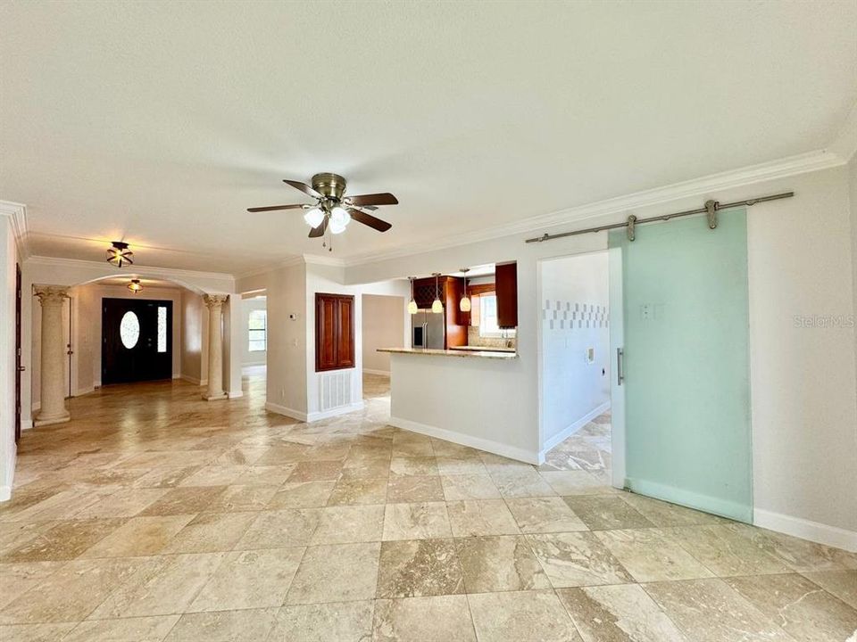 出租: $2,800 (4 贝兹, 3 浴室, 2395 平方英尺)