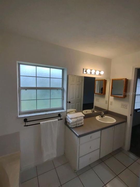 For Rent: $1,800 (3 beds, 2 baths, 1419 Square Feet)