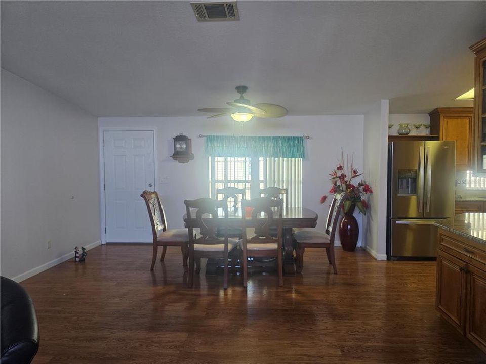 For Sale: $199,900 (2 beds, 2 baths, 1593 Square Feet)