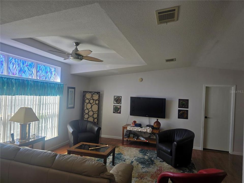 For Sale: $199,900 (2 beds, 2 baths, 1593 Square Feet)